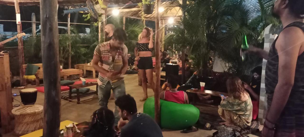 Red Monkeys Hostel Arambol Buitenkant foto