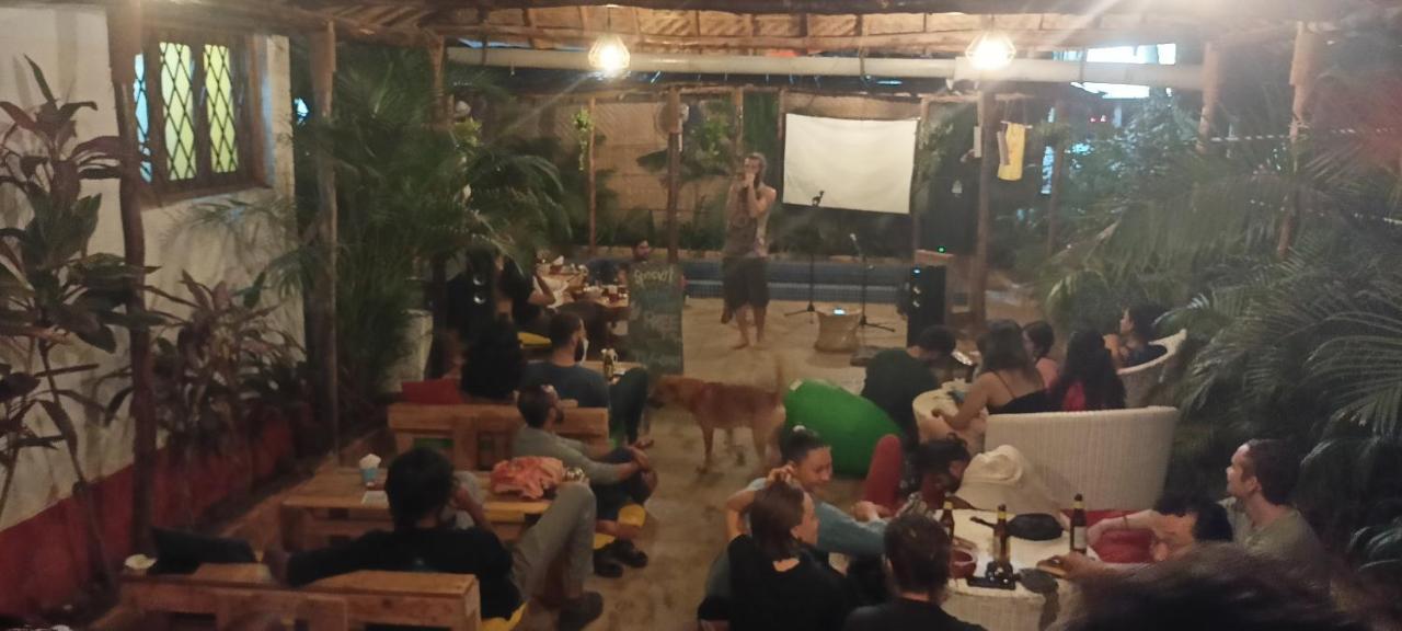 Red Monkeys Hostel Arambol Buitenkant foto