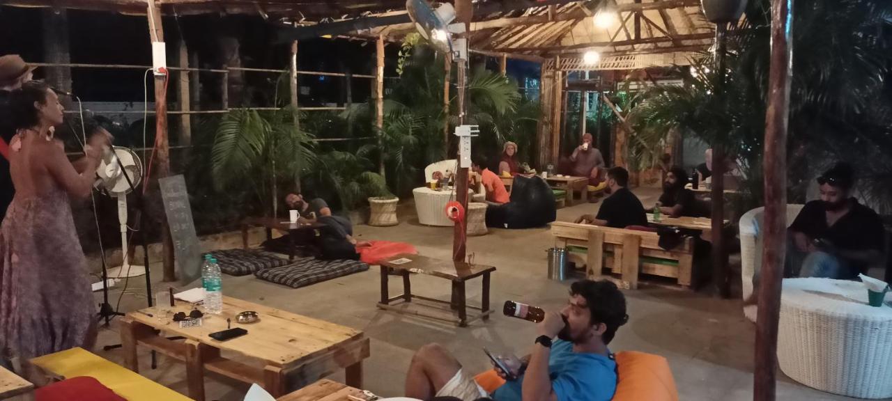Red Monkeys Hostel Arambol Buitenkant foto