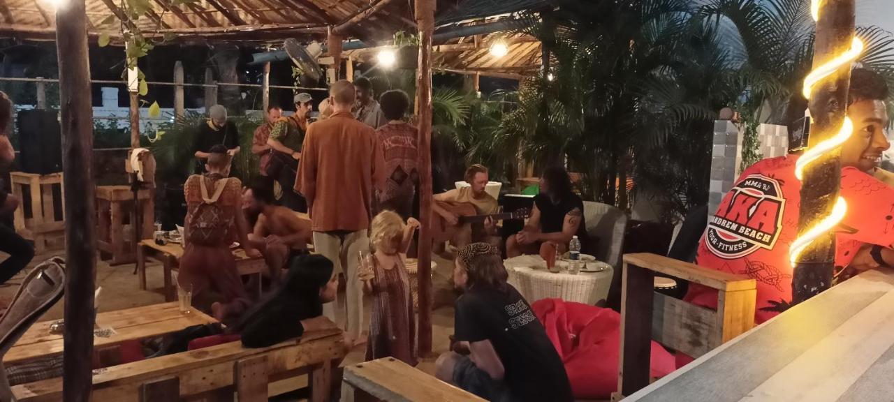 Red Monkeys Hostel Arambol Buitenkant foto