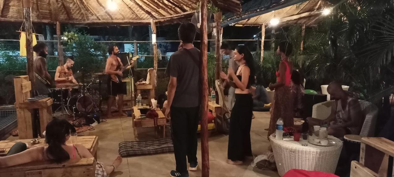 Red Monkeys Hostel Arambol Buitenkant foto